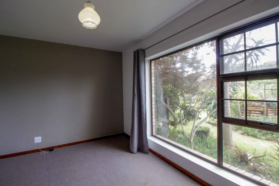 5 Bedroom Property for Sale in Paradise Beach Eastern Cape